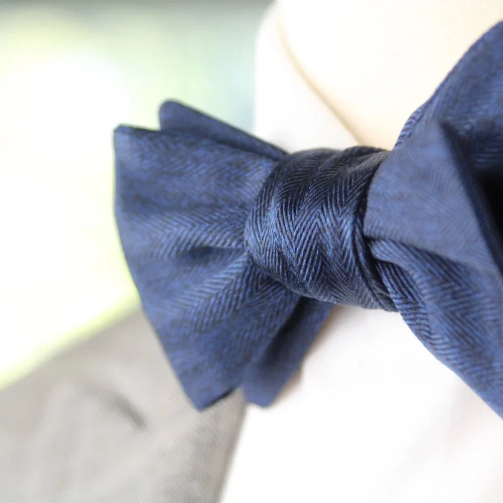 Men's Self-tied Bow Tie 100%Silk Navy Blue Stripes‎ S730